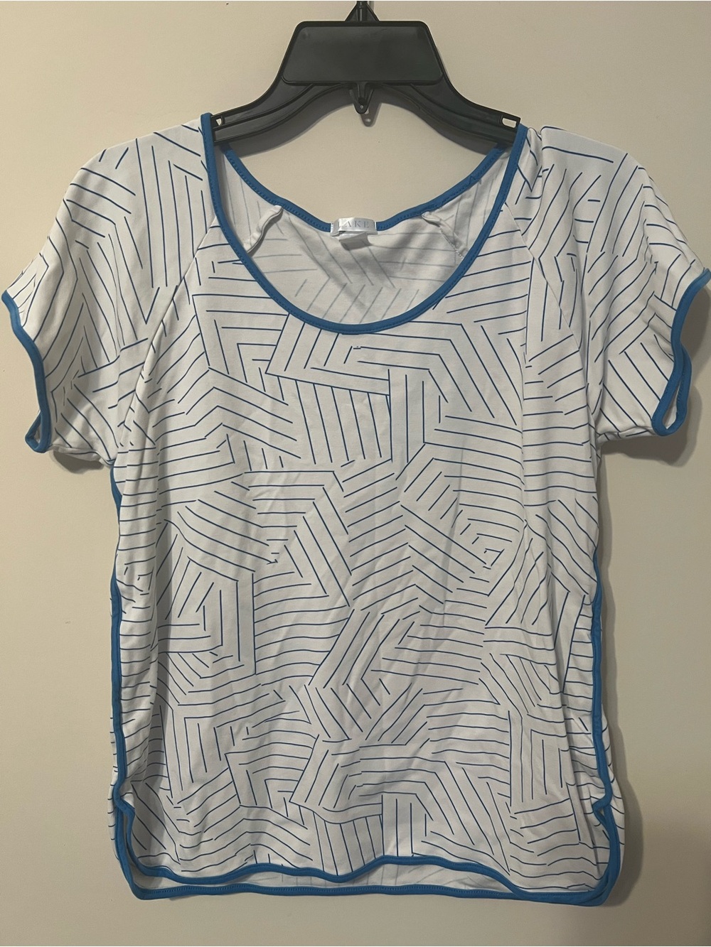Lake Women's Blue-Trim White Geometric Tee